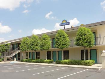 Days Inn Hotel for Sale in Lake Park, GA - Image# 1