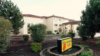 Super 8 Medford Oregon Hotel for Sale - Image# 1